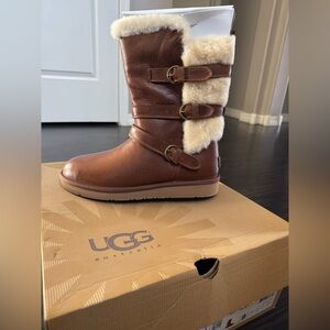 UGG Women's Becket boots
Chestnut leather size 9
New in box